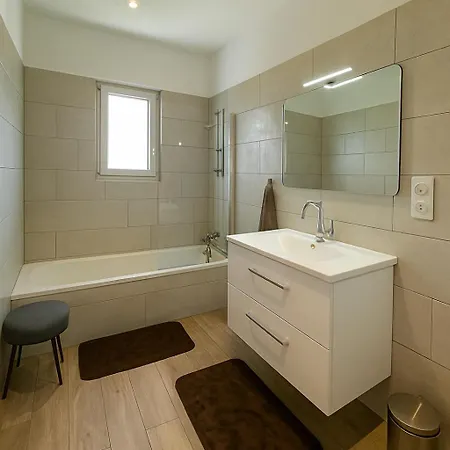 Jolie Avec Piscine Tatil Evi *